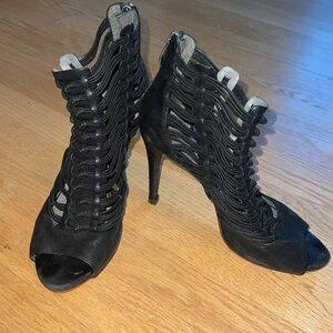 Vince Camuto Black Strappy Cutout High Heel Sandals – Size 8.5
